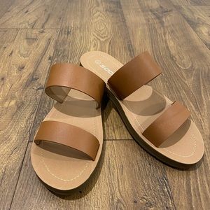 NWOT Soda slip on flats